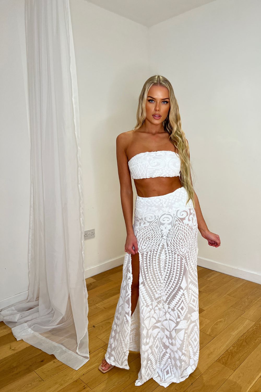 Shakirah White Luxe Bandeau Sequin Embellished Two-Piece Maxi Slit Dre –  Nazz Collection
