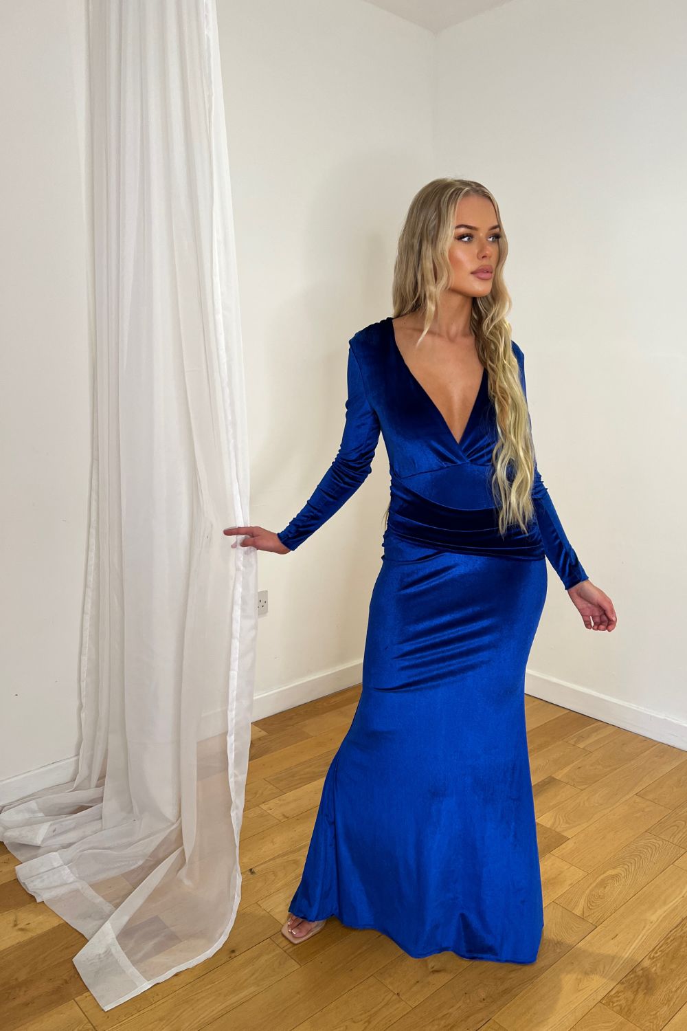 chanel blue dress While I am hopeful that we will get the chance to see someone wear this archival couture 1997 of absolute perfection in our lifetimeI do have a fun mini alternative Perfect for a night out Chanel Royal Blue Velvet V-Neck